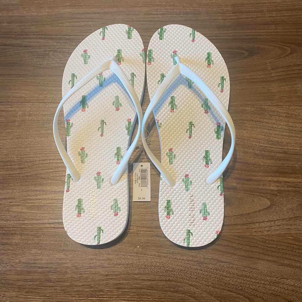 Old Navy Flip Flops Women’s size 9